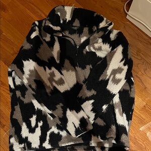 Eddie Bauer Black and Cream Knit Sweater